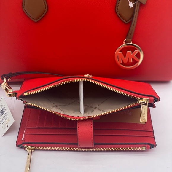 Michael Kors Large DoubleZip Wallet NWT
Wristlet Dark Sangria - Picture 7 of 10